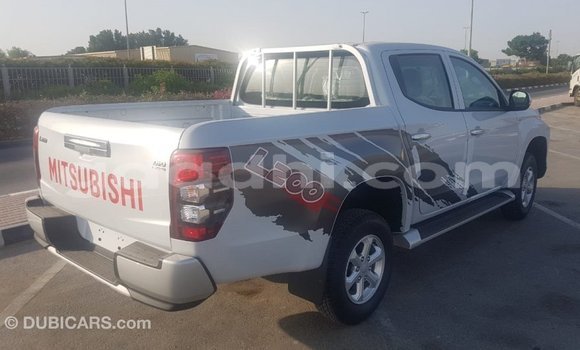 Acheter Import Voiture Mitsubishi L200 Blanc à Import - Dubai, Somalie Acheter Import Voiture Mitsubishi L200 Blanc à Import - Dubai, Somalie