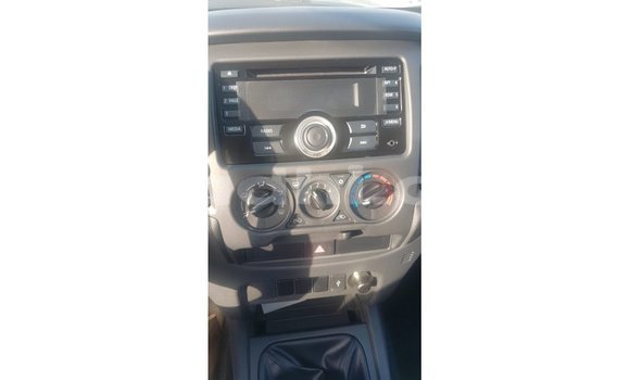 Acheter Import Voiture Mitsubishi L200 Blanc à Import - Dubai, Somalie Acheter Import Voiture Mitsubishi L200 Blanc à Import - Dubai, Somalie