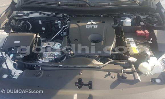 Acheter Import Voiture Mitsubishi L200 Blanc à Import - Dubai, Somalie Acheter Import Voiture Mitsubishi L200 Blanc à Import - Dubai, Somalie