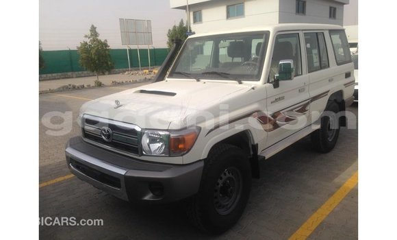 ይግዙ Imported Toyota Land Cruiser ነጭ መኪና በ Import - Dubai በ ሶማሊያ ይግዙ Imported Toyota Land Cruiser ነጭ መኪና በ Import - Dubai በ ሶማሊያ