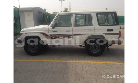 ይግዙ Imported Toyota Land Cruiser ነጭ መኪና በ Import - Dubai በ ሶማሊያ ይግዙ Imported Toyota Land Cruiser ነጭ መኪና በ Import - Dubai በ ሶማሊያ