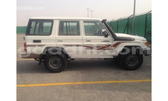 ይግዙ Imported Toyota Land Cruiser ነጭ መኪና በ Import - Dubai በ ሶማሊያ ይግዙ Imported Toyota Land Cruiser ነጭ መኪና በ Import - Dubai በ ሶማሊያ