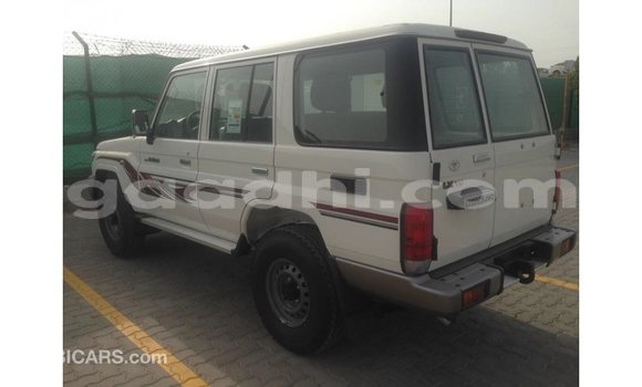 ይግዙ Imported Toyota Land Cruiser ነጭ መኪና በ Import - Dubai በ ሶማሊያ ይግዙ Imported Toyota Land Cruiser ነጭ መኪና በ Import - Dubai በ ሶማሊያ