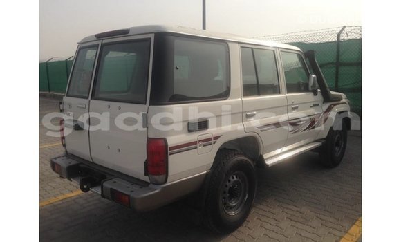 ይግዙ Imported Toyota Land Cruiser ነጭ መኪና በ Import - Dubai በ ሶማሊያ ይግዙ Imported Toyota Land Cruiser ነጭ መኪና በ Import - Dubai በ ሶማሊያ