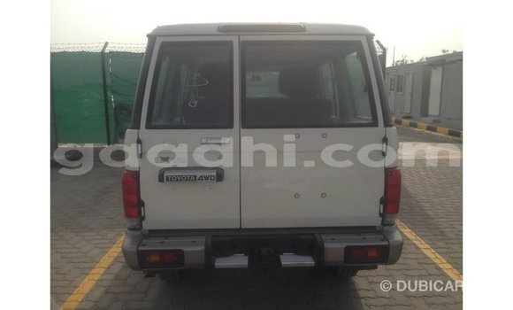 ይግዙ Imported Toyota Land Cruiser ነጭ መኪና በ Import - Dubai በ ሶማሊያ ይግዙ Imported Toyota Land Cruiser ነጭ መኪና በ Import - Dubai በ ሶማሊያ
