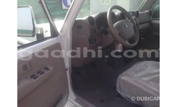 ይግዙ Imported Toyota Land Cruiser ነጭ መኪና በ Import - Dubai በ ሶማሊያ ይግዙ Imported Toyota Land Cruiser ነጭ መኪና በ Import - Dubai በ ሶማሊያ