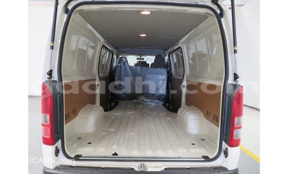 Acheter Import Voiture Toyota Hiace Blanc à Import - Dubai, Somalie Acheter Import Voiture Toyota Hiace Blanc à Import - Dubai, Somalie