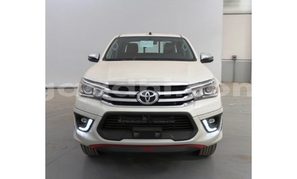 Acheter Import Voiture Toyota Hilux Blanc à Import - Dubai, Somalie Acheter Import Voiture Toyota Hilux Blanc à Import - Dubai, Somalie