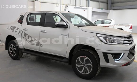Acheter Import Voiture Toyota Hilux Blanc à Import - Dubai, Somalie Acheter Import Voiture Toyota Hilux Blanc à Import - Dubai, Somalie