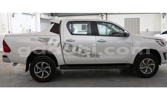 Acheter Import Voiture Toyota Hilux Blanc à Import - Dubai, Somalie Acheter Import Voiture Toyota Hilux Blanc à Import - Dubai, Somalie