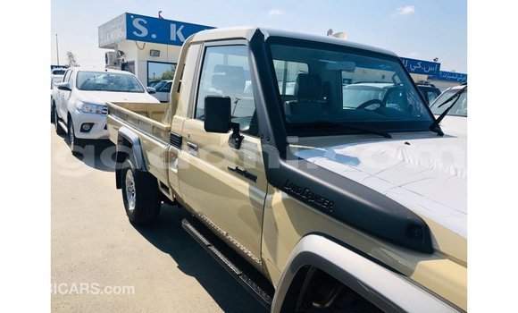 Imported Toyota Land Cruiser Beige Makiinaa iti Import - Dubai keessatti Somalia keessatti Imported Toyota Land Cruiser Beige Makiinaa iti Import - Dubai keessatti Somalia keessatti