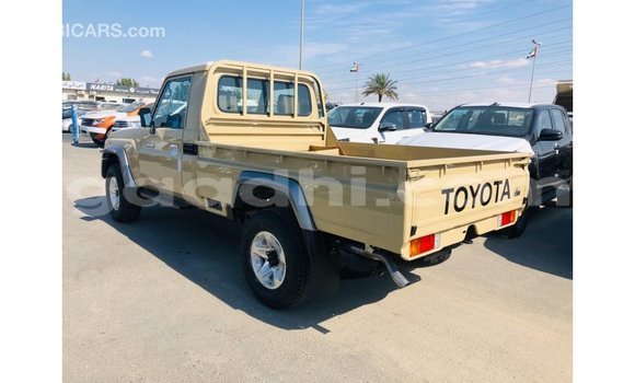 Imported Toyota Land Cruiser Beige Makiinaa iti Import - Dubai keessatti Somalia keessatti Imported Toyota Land Cruiser Beige Makiinaa iti Import - Dubai keessatti Somalia keessatti