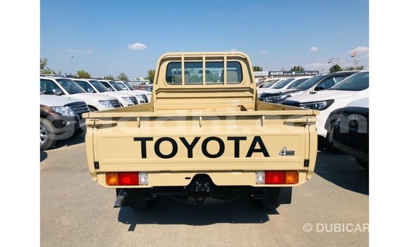 Imported Toyota Land Cruiser Beige Makiinaa iti Import - Dubai keessatti Somalia keessatti Imported Toyota Land Cruiser Beige Makiinaa iti Import - Dubai keessatti Somalia keessatti