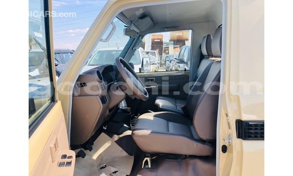 Imported Toyota Land Cruiser Beige Makiinaa iti Import - Dubai keessatti Somalia keessatti Imported Toyota Land Cruiser Beige Makiinaa iti Import - Dubai keessatti Somalia keessatti