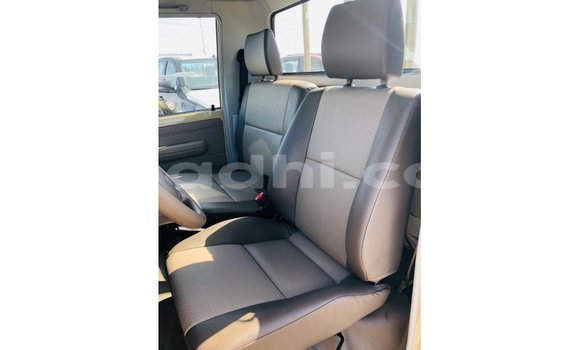 Imported Toyota Land Cruiser Beige Makiinaa iti Import - Dubai keessatti Somalia keessatti Imported Toyota Land Cruiser Beige Makiinaa iti Import - Dubai keessatti Somalia keessatti