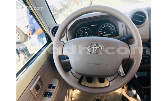 Imported Toyota Land Cruiser Beige Makiinaa iti Import - Dubai keessatti Somalia keessatti Imported Toyota Land Cruiser Beige Makiinaa iti Import - Dubai keessatti Somalia keessatti