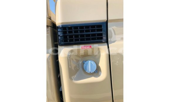 Imported Toyota Land Cruiser Beige Makiinaa iti Import - Dubai keessatti Somalia keessatti Imported Toyota Land Cruiser Beige Makiinaa iti Import - Dubai keessatti Somalia keessatti