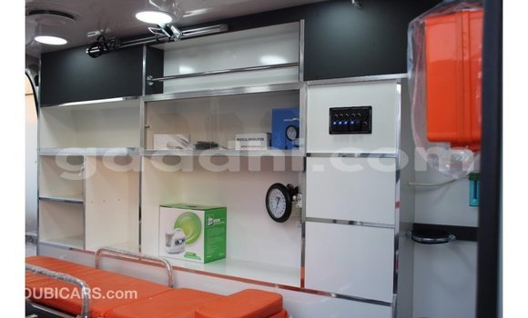 Imported Toyota Hiace White Makiinaa iti Import - Dubai keessatti Somalia keessatti Imported Toyota Hiace White Makiinaa iti Import - Dubai keessatti Somalia keessatti