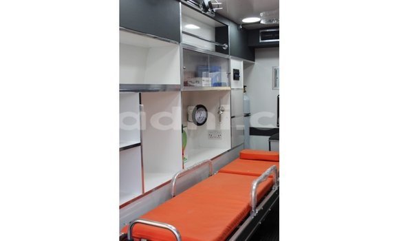 Imported Toyota Hiace White Makiinaa iti Import - Dubai keessatti Somalia keessatti Imported Toyota Hiace White Makiinaa iti Import - Dubai keessatti Somalia keessatti