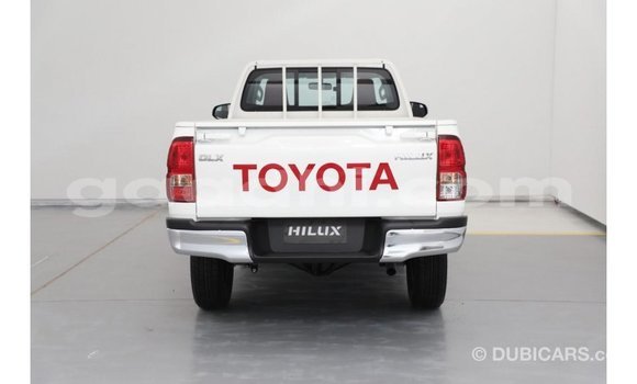 Acheter Import Voiture Toyota Hilux Blanc à Import - Dubai, Somalie Acheter Import Voiture Toyota Hilux Blanc à Import - Dubai, Somalie
