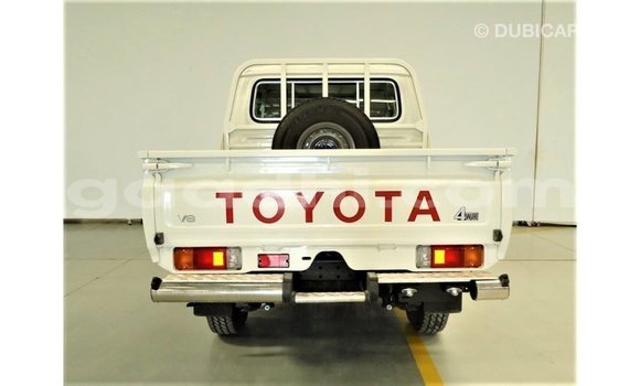 ይግዙ Imported Toyota Land Cruiser ነጭ መኪና በ Import - Dubai በ ሶማሊያ ይግዙ Imported Toyota Land Cruiser ነጭ መኪና በ Import - Dubai በ ሶማሊያ