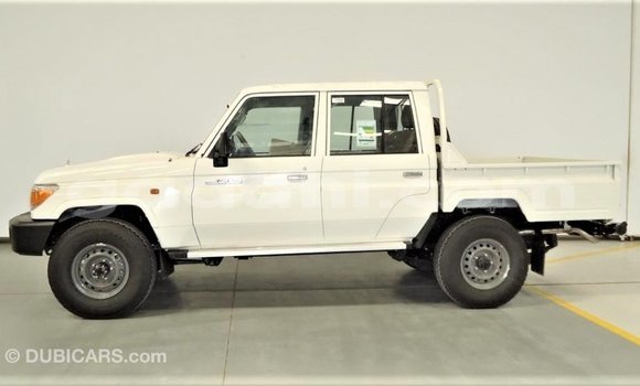 ይግዙ Imported Toyota Land Cruiser ነጭ መኪና በ Import - Dubai በ ሶማሊያ ይግዙ Imported Toyota Land Cruiser ነጭ መኪና በ Import - Dubai በ ሶማሊያ
