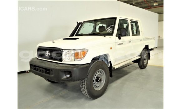 ይግዙ Imported Toyota Land Cruiser ነጭ መኪና በ Import - Dubai በ ሶማሊያ ይግዙ Imported Toyota Land Cruiser ነጭ መኪና በ Import - Dubai በ ሶማሊያ