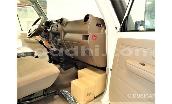 ይግዙ Imported Toyota Land Cruiser ነጭ መኪና በ Import - Dubai በ ሶማሊያ ይግዙ Imported Toyota Land Cruiser ነጭ መኪና በ Import - Dubai በ ሶማሊያ