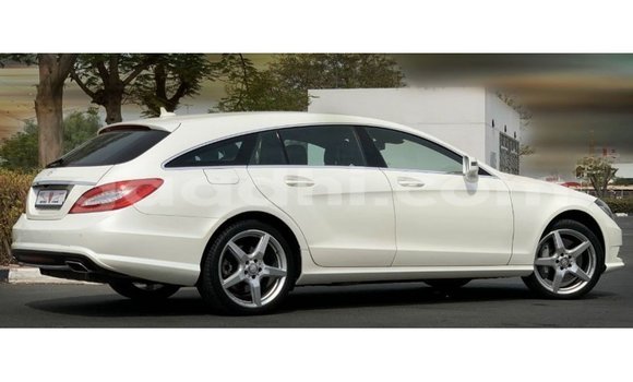 Buy Import Mercedes-Benz 190 White Car in Import - Dubai in Somalia Buy Import Mercedes-Benz 190 White Car in Import - Dubai in Somalia
