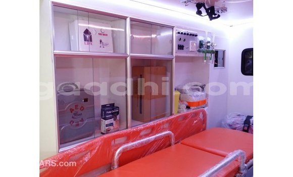 Imported Toyota Hiace White Makiinaa iti Import - Dubai keessatti Somalia keessatti Imported Toyota Hiace White Makiinaa iti Import - Dubai keessatti Somalia keessatti