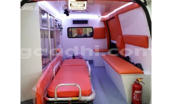 Imported Toyota Hiace White Makiinaa iti Import - Dubai keessatti Somalia keessatti Imported Toyota Hiace White Makiinaa iti Import - Dubai keessatti Somalia keessatti