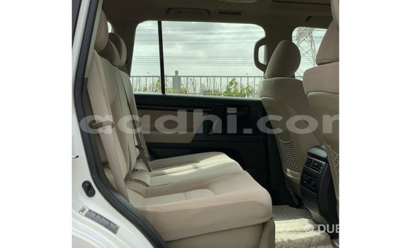 ይግዙ Imported Toyota Land Cruiser ነጭ መኪና በ Import - Dubai በ ሶማሊያ ይግዙ Imported Toyota Land Cruiser ነጭ መኪና በ Import - Dubai በ ሶማሊያ