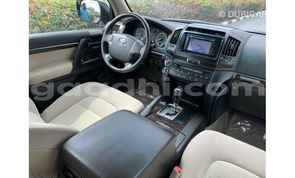 ይግዙ Imported Toyota Land Cruiser ነጭ መኪና በ Import - Dubai በ ሶማሊያ ይግዙ Imported Toyota Land Cruiser ነጭ መኪና በ Import - Dubai በ ሶማሊያ