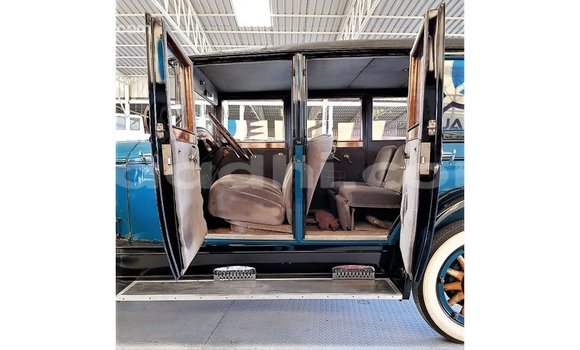 Acheter Import Voiture Buick Electra Bleu à Import - Dubai, Somalie Acheter Import Voiture Buick Electra Bleu à Import - Dubai, Somalie