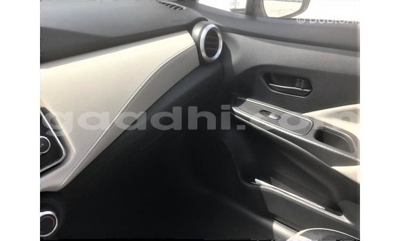 Acheter Import Voiture Nissan Sunny Blanc à Import - Dubai, Somalie Acheter Import Voiture Nissan Sunny Blanc à Import - Dubai, Somalie