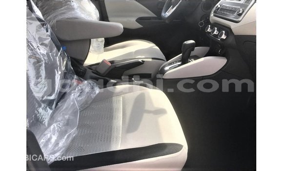 Acheter Import Voiture Nissan Sunny Blanc à Import - Dubai, Somalie Acheter Import Voiture Nissan Sunny Blanc à Import - Dubai, Somalie