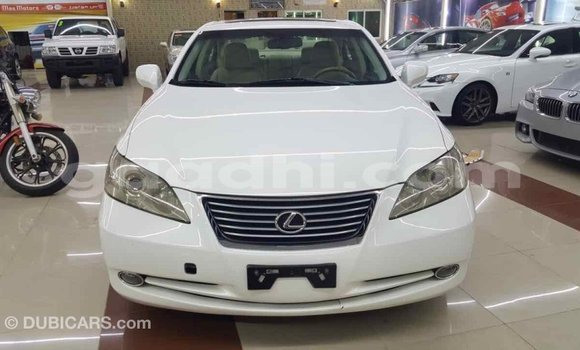 Imported Lexus ES White Makiinaa iti Import - Dubai keessatti Somalia keessatti Imported Lexus ES White Makiinaa iti Import - Dubai keessatti Somalia keessatti