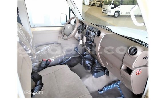 ይግዙ Imported Toyota Land Cruiser Beige መኪና በ Import - Dubai በ ሶማሊያ ይግዙ Imported Toyota Land Cruiser Beige መኪና በ Import - Dubai በ ሶማሊያ