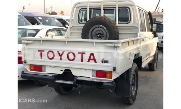 ይግዙ Imported Toyota Land Cruiser ነጭ መኪና በ Import - Dubai በ ሶማሊያ ይግዙ Imported Toyota Land Cruiser ነጭ መኪና በ Import - Dubai በ ሶማሊያ