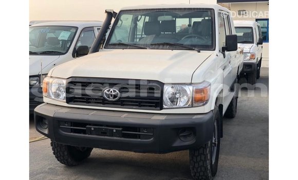 ይግዙ Imported Toyota Land Cruiser ነጭ መኪና በ Import - Dubai በ ሶማሊያ ይግዙ Imported Toyota Land Cruiser ነጭ መኪና በ Import - Dubai በ ሶማሊያ