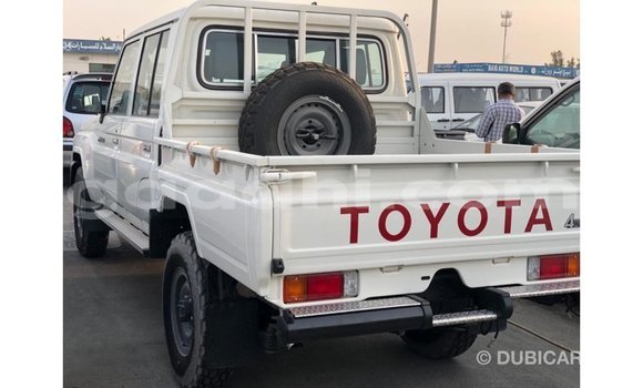 ይግዙ Imported Toyota Land Cruiser ነጭ መኪና በ Import - Dubai በ ሶማሊያ ይግዙ Imported Toyota Land Cruiser ነጭ መኪና በ Import - Dubai በ ሶማሊያ