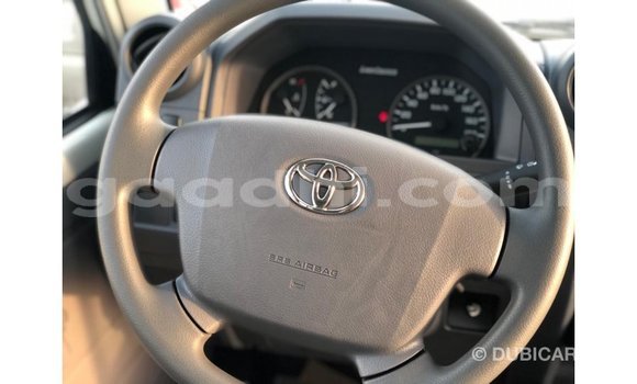 ይግዙ Imported Toyota Land Cruiser ነጭ መኪና በ Import - Dubai በ ሶማሊያ ይግዙ Imported Toyota Land Cruiser ነጭ መኪና በ Import - Dubai በ ሶማሊያ
