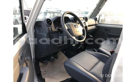 ይግዙ Imported Toyota Land Cruiser ነጭ መኪና በ Import - Dubai በ ሶማሊያ ይግዙ Imported Toyota Land Cruiser ነጭ መኪና በ Import - Dubai በ ሶማሊያ