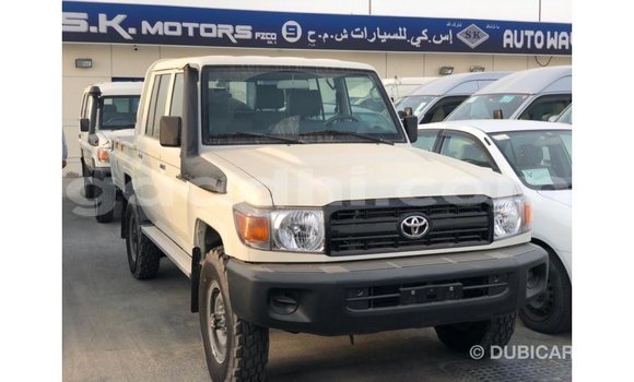 ይግዙ Imported Toyota Land Cruiser ነጭ መኪና በ Import - Dubai በ ሶማሊያ ይግዙ Imported Toyota Land Cruiser ነጭ መኪና በ Import - Dubai በ ሶማሊያ