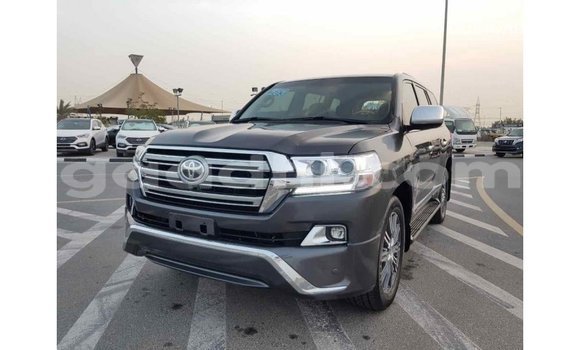 اشتري Imported Toyota Land Cruiser آخر سيارة في Import - Dubai في الصومال اشتري Imported Toyota Land Cruiser آخر سيارة في Import - Dubai في الصومال