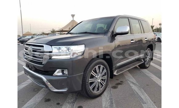 اشتري Imported Toyota Land Cruiser آخر سيارة في Import - Dubai في الصومال اشتري Imported Toyota Land Cruiser آخر سيارة في Import - Dubai في الصومال