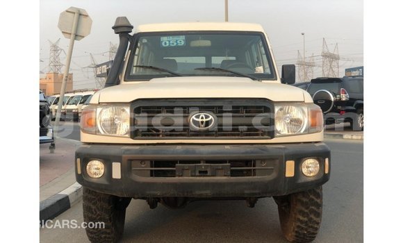 ይግዙ Imported Toyota Land Cruiser ነጭ መኪና በ Import - Dubai በ ሶማሊያ ይግዙ Imported Toyota Land Cruiser ነጭ መኪና በ Import - Dubai በ ሶማሊያ