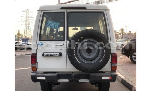 ይግዙ Imported Toyota Land Cruiser ነጭ መኪና በ Import - Dubai በ ሶማሊያ ይግዙ Imported Toyota Land Cruiser ነጭ መኪና በ Import - Dubai በ ሶማሊያ