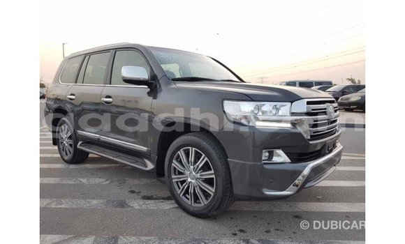 اشتري Imported Toyota Land Cruiser آخر سيارة في Import - Dubai في الصومال اشتري Imported Toyota Land Cruiser آخر سيارة في Import - Dubai في الصومال