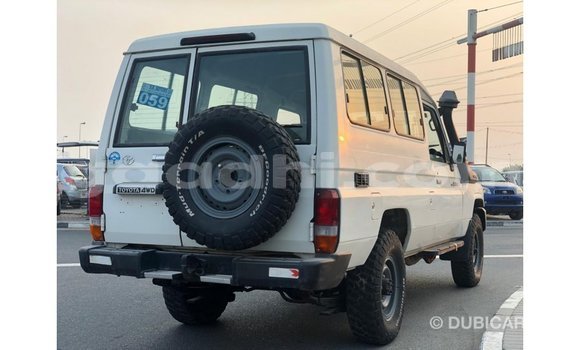 ይግዙ Imported Toyota Land Cruiser ነጭ መኪና በ Import - Dubai በ ሶማሊያ ይግዙ Imported Toyota Land Cruiser ነጭ መኪና በ Import - Dubai በ ሶማሊያ
